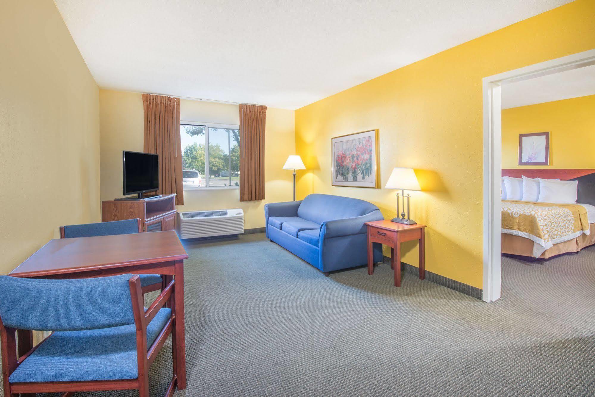 Days Inn By Wyndham Milan Sandusky South Esterno foto