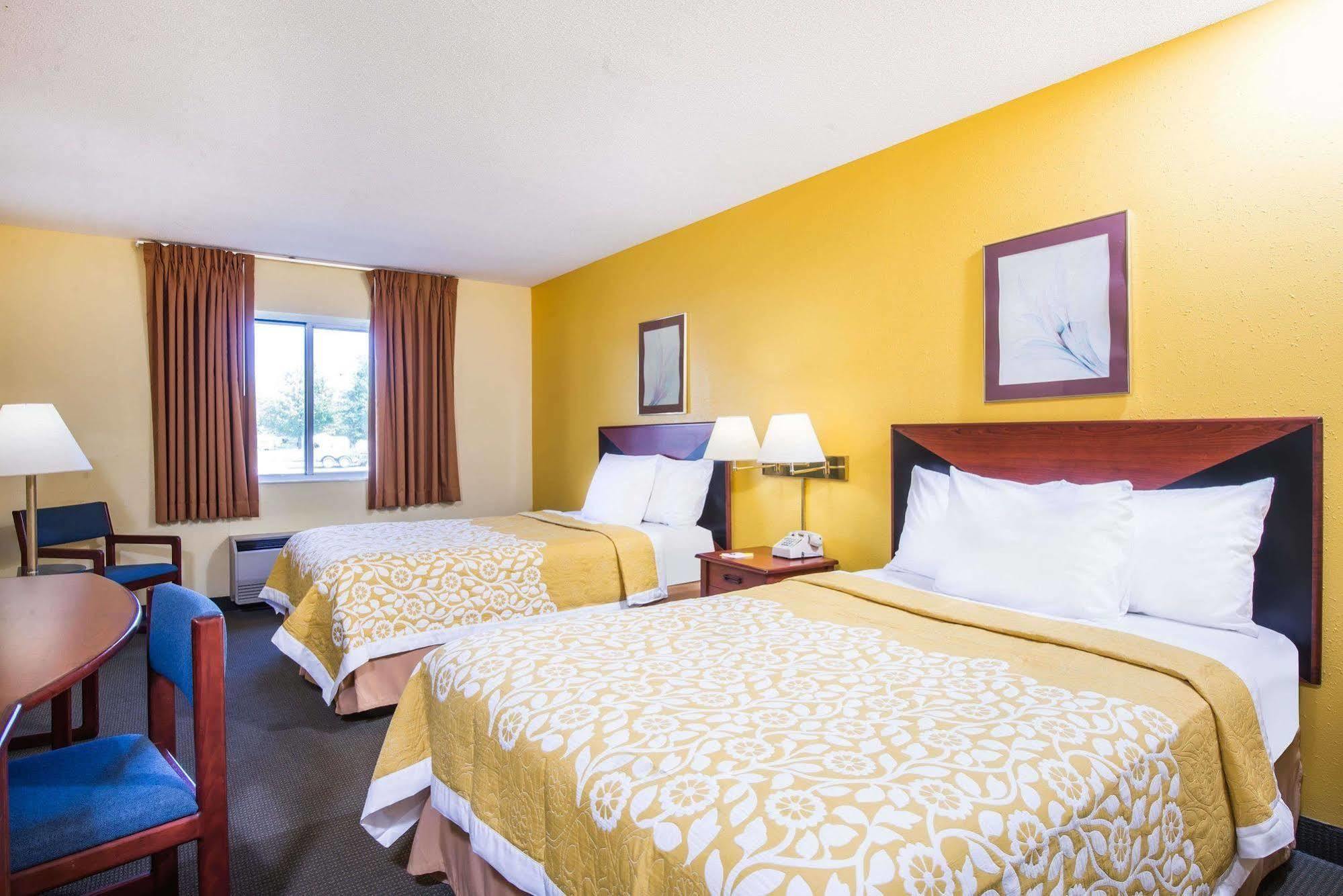 Days Inn By Wyndham Milan Sandusky South Esterno foto