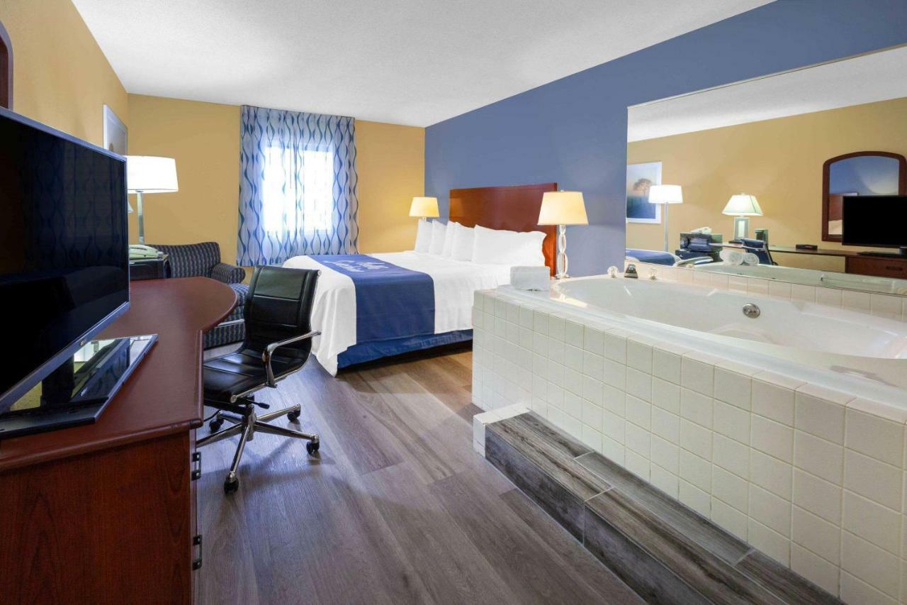Days Inn By Wyndham Milan Sandusky South Esterno foto